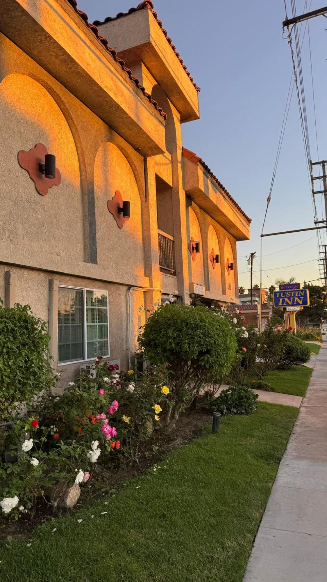 Orange Tustin Inn In Orange Exterior photo